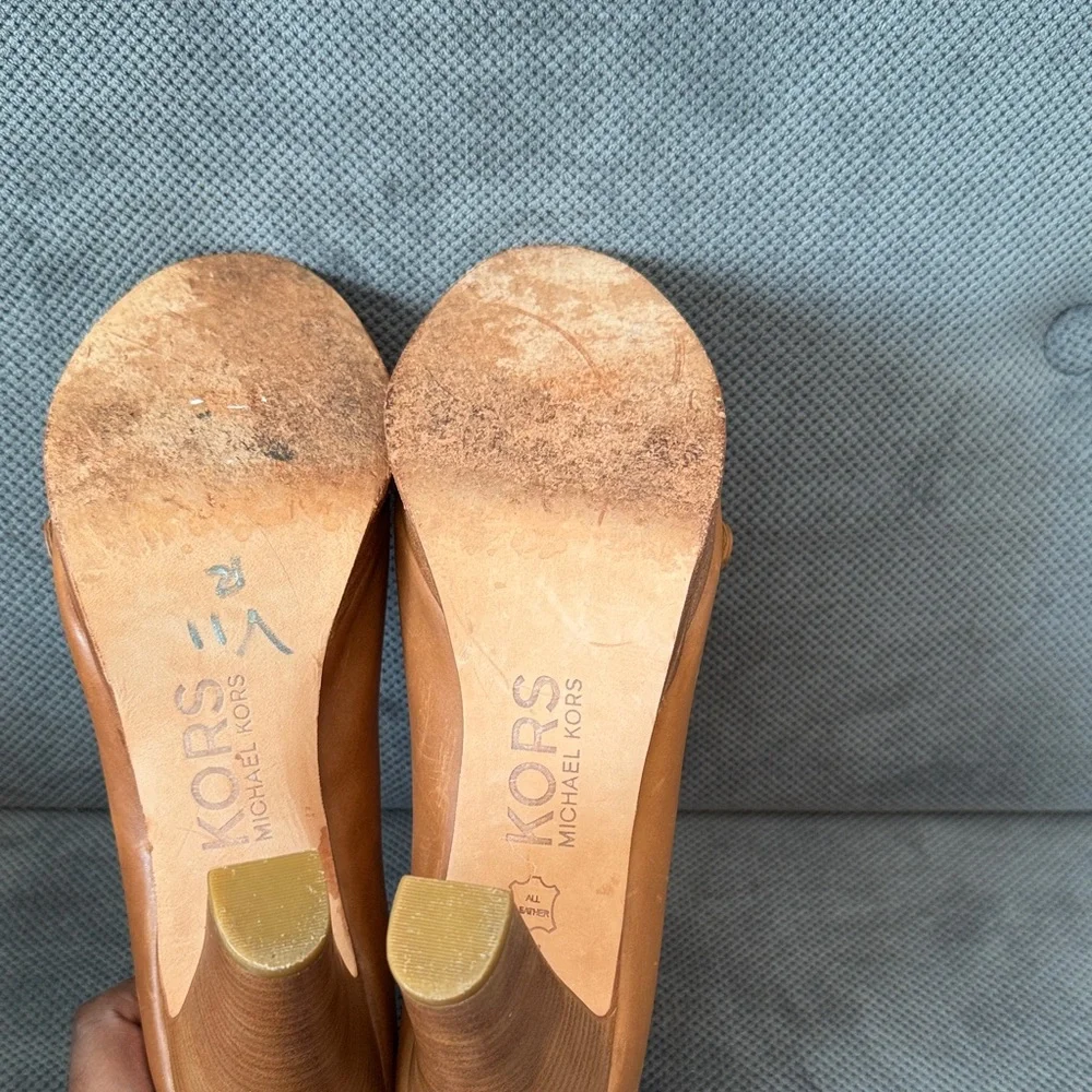 Michael‎ Kors Tan Buckle Peep-Toe Heels Size 9